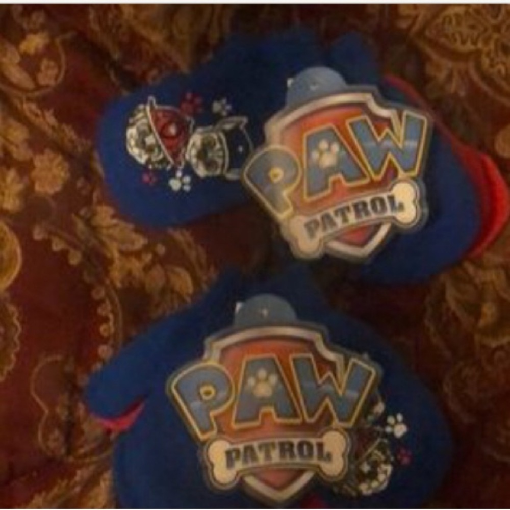 2 Paw patrol gloves